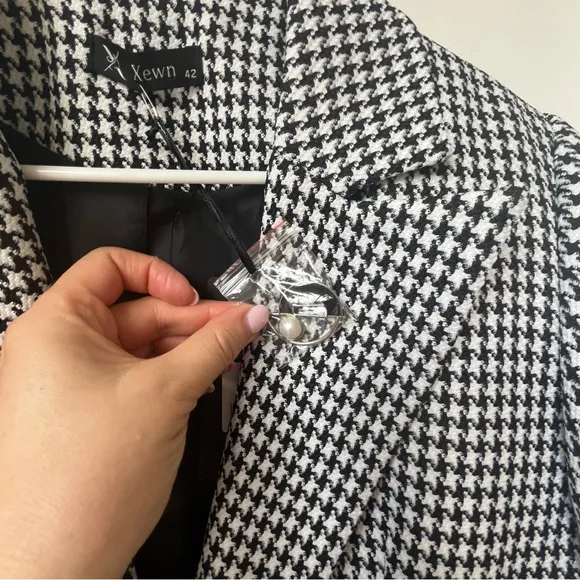 Stylish Black and White Houndstooth Women's Blazer