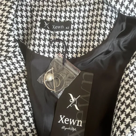 Stylish Black and White Houndstooth Women's Blazer