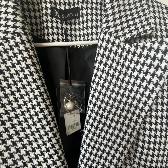 Stylish Black and White Houndstooth Women's Blazer