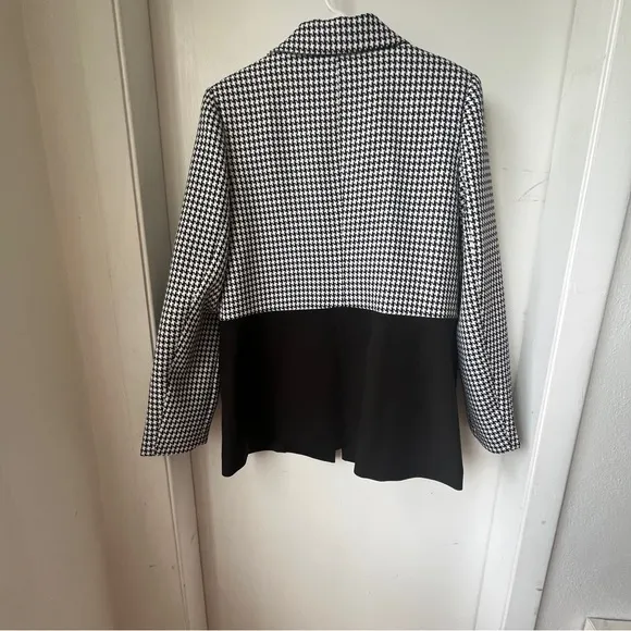 Stylish Black and White Houndstooth Women's Blazer
