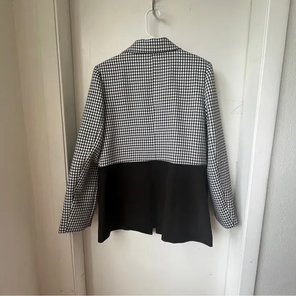 Stylish Black and White Houndstooth Women's Blazer