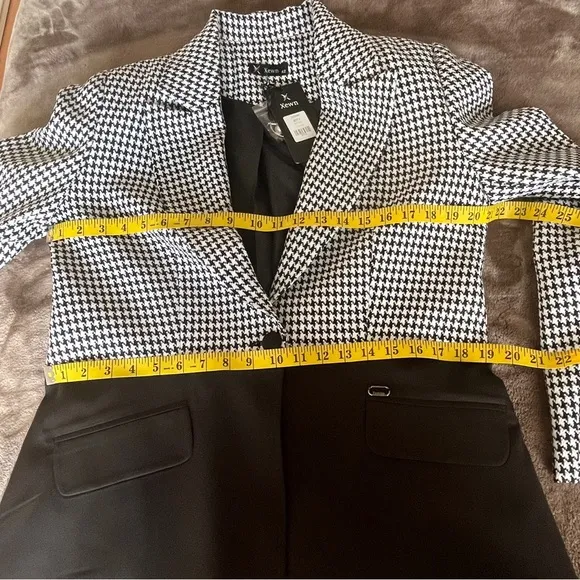Stylish Black and White Houndstooth Women's Blazer