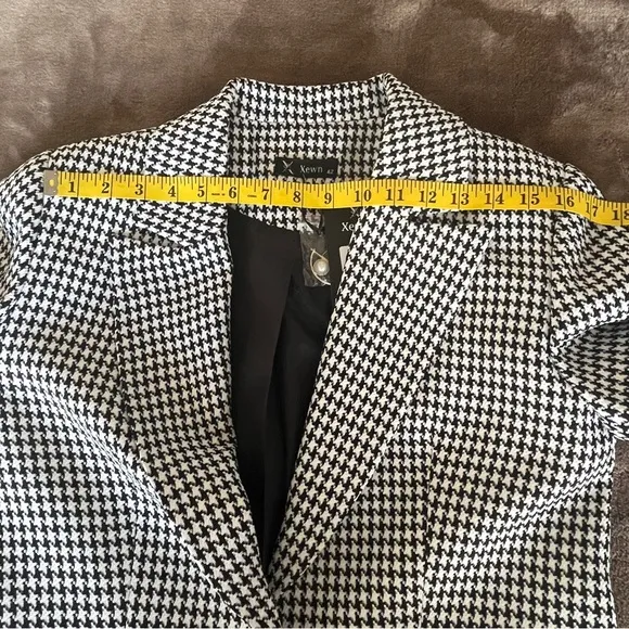 Stylish Black and White Houndstooth Women's Blazer