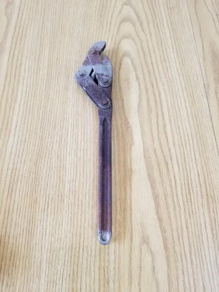 THE ROBERT WRENCH CO. SELF ADJUSTING WRENCH VINTAGE HAND TOOL
