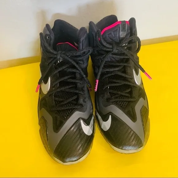 YOUTH LEBRON JAMES SNEAKERS