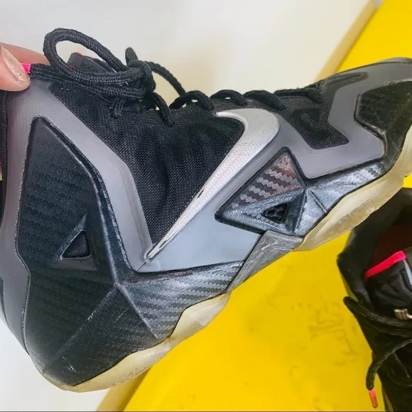 YOUTH LEBRON JAMES SNEAKERS
